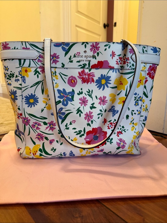 kate spade Handbags - kate spade White Floral Print Tote